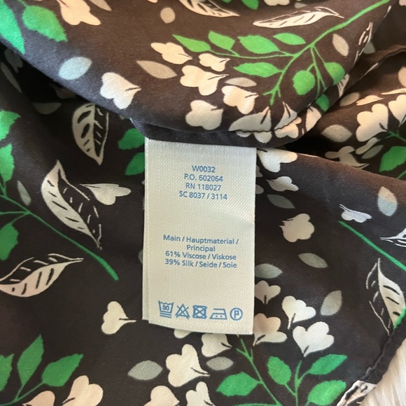 Boden silk blend floral, romantic, business casual, preppy, coastal core shirt - Picture 9 of 11